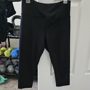 Zyia Womens Black Capri Leggings